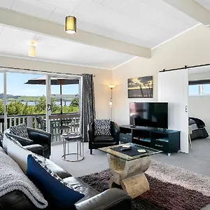 Lakeview's On Richmond Apartment